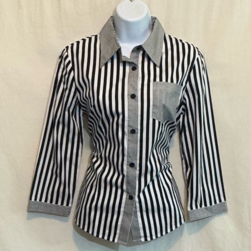 D-22 Spanner Black & White Stripe 1/2 Sleeve Button Down Blouse Size XS